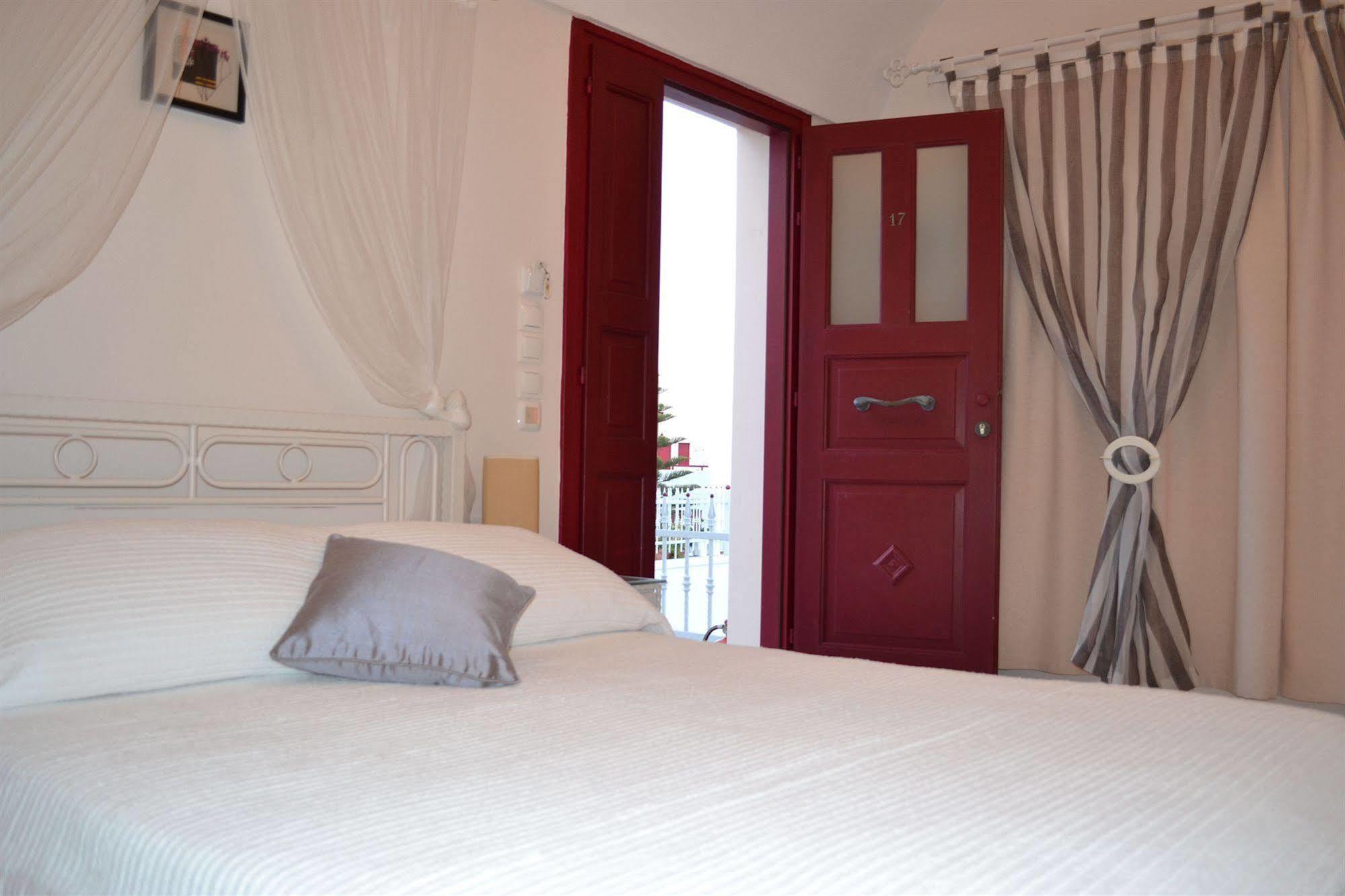 Dream Island Hotel Фіра Екстер'єр фото